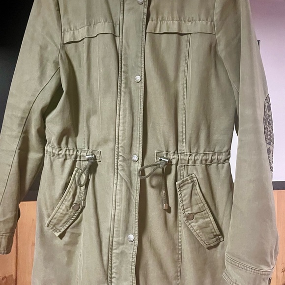 Levi's Green Utility Jacket with Hood and Aztec designed Sleeves - Picture 2 of 11